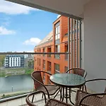 아파트호텔 Aura - Riverside & Parking By Downtown 4*