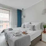 Aparthotel Aura - Riverside & Parking By Downtown 4*