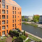 Aura - Riverside & Parking By Downtown 4* غدانسك