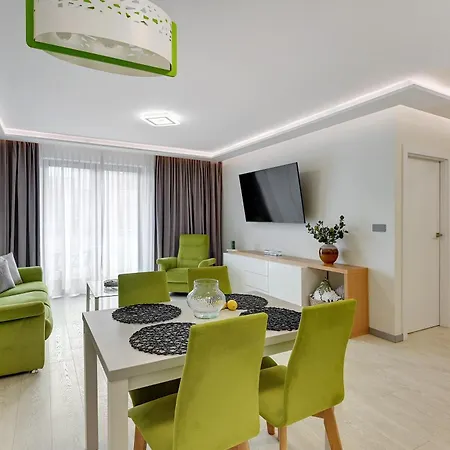 Aura - Riverside & Parking By Downtown Apartment