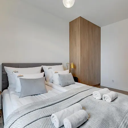Aura - Riverside & Parking By Downtown Apartment