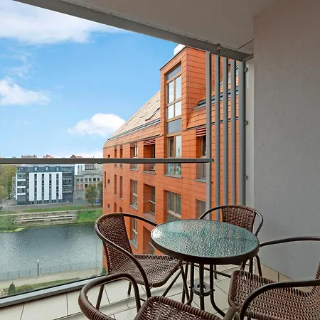 Ξενοδοχείο με διαμερίσματα Aura - Riverside & Parking By Downtown 4*