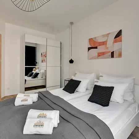 Aparthotel Aura - Riverside & Parking By Downtown 4*