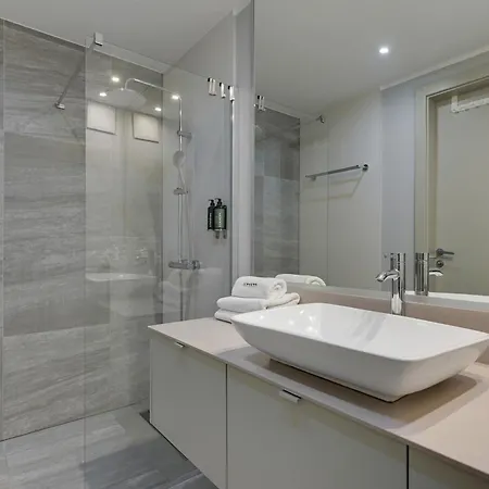 Aura - Riverside & Parking By Downtown Aparthotel 4*