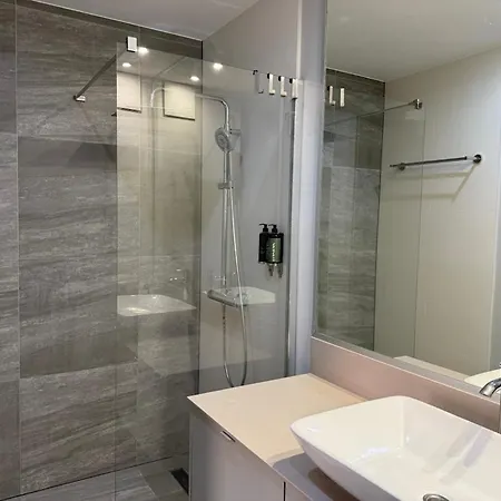 Aura - Riverside & Parking By Downtown Aparthotel